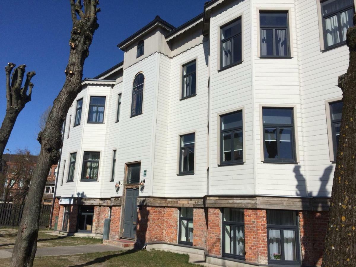 Simple & Elegant Apartment Лиепая Экстерьер фото